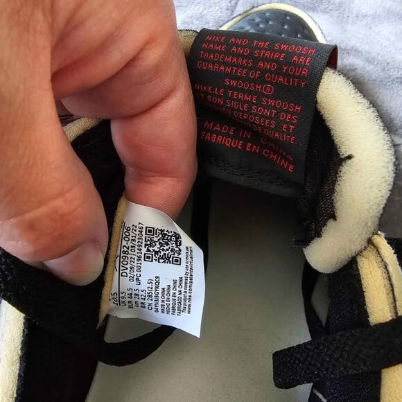 Air Jordan size 10.5 (true to size) - Picture 5 of 6